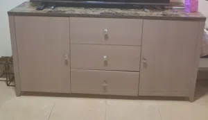 طاولة تلفاز حجم كبير جميلة وانيقة