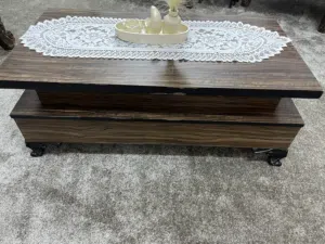 طاولة وسط بحالة ممتازة