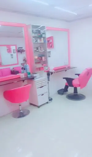 فرصة ذهبية.. للبيع معدات صالون تجميل