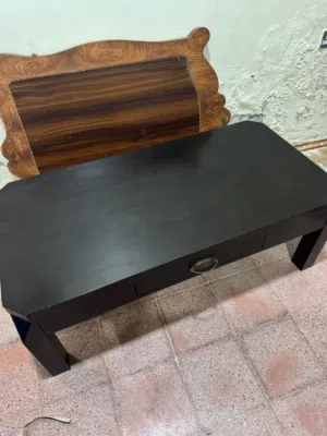 للبيع طاوله استعمال خفيف