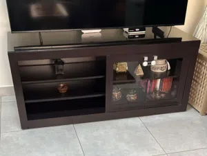 طاولة تلفزيون