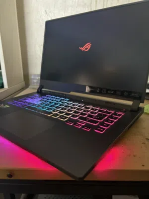 لابتوب Radeon مستعمل استعمال قليل  بسعر 1600000 بغداد  الكرخ