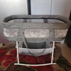 مجموعة اغراض بيبي بحالة جيدة جدا