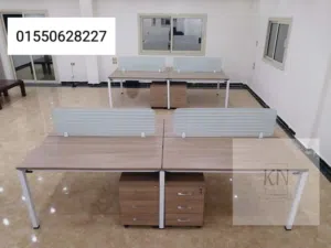ورك استيشن خشب mdf اسباني فواصل  زجاج  من شركه KN office furniture  اثاث مكتبي للبيع