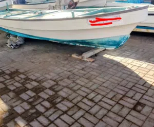 للبيع قارب23قدم بدون مكينه وبدون ملكيه
