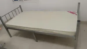سرير مع فراش شبه جديد bed and mattress almost new