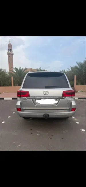 لاندكروزر V6