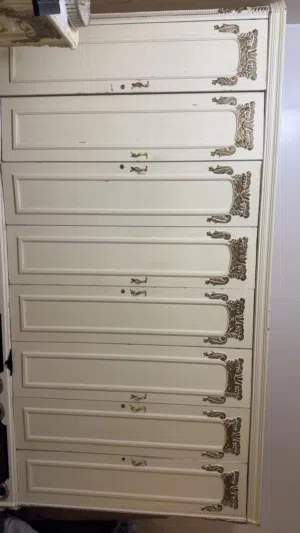 غرفه نوم ايطالي نظيفة و قليله الاستعمال و عملية وسعره مناسب بالبصرة