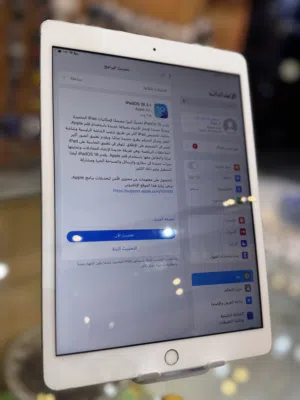 ايبادات 7 بحاله ممتازه مع الملحقات
