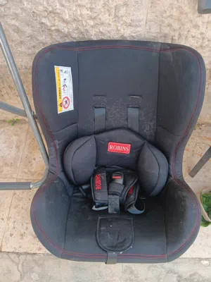 كرسي أطفال للسياره بحاله ممتازه لكن القفل خربان وكرسي عالي ولعبة أطفال بحاله ممتازه