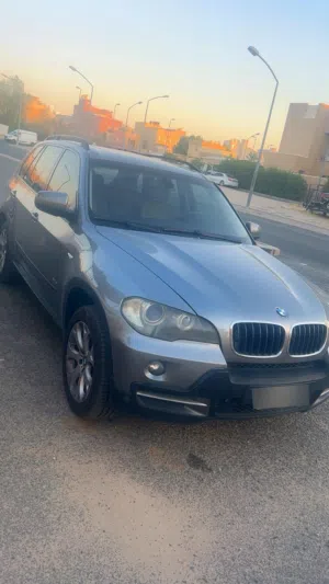 BM. 2007.  ستندر X5 شرط الفحص سيارة نضيفة تحتاج شغلات بسيطة في ديكور سيارة من داخل
