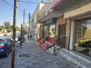 محل للايجار جبل القصور في منطقة حيوية و مخدومة  من المالك مباشرة  بسعر مغري جداً