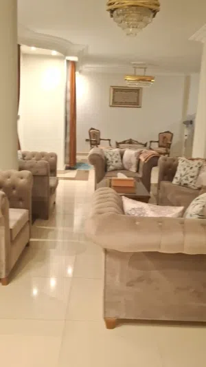 شقة للبيع بمساحة واسعة 200 متر في الهرم الموقع شارع الجابري متفرع من شارع الوفاء والأمل الدور الخامس
