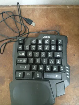 كيبورد صغير للاعب الببجي على الهاتف مدخل USB