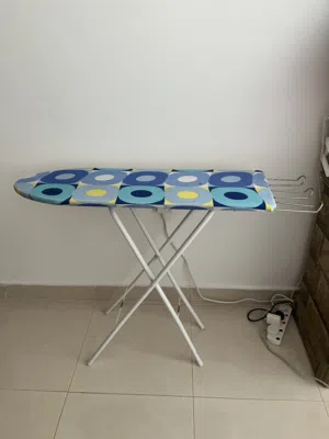 طاولة كوي بحاله جيده