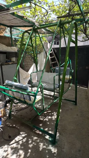 ارجوحة خارجية بحالة الوكالة