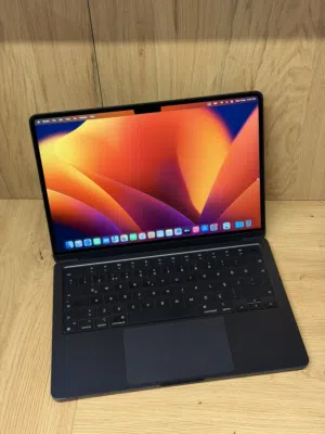 MacBook Air 2022. M2-Chip. 8 RAM. 256 SSD. 13.6-inch