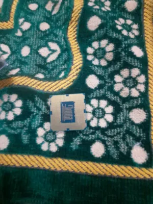 معالج Intel core i3 i3-3220 مستعمل بعرفش اذا شغال بس هو بجوز شغال حقو 50 شيكل