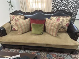 جلسة كراسي فاخرة للصالة او المجلس مع الطاولات