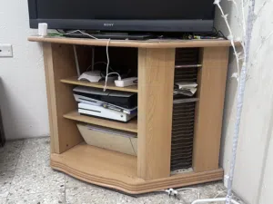 Corner Tv table with wheels