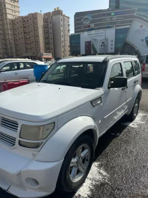 دودج نيترو جيب ابيض 2011