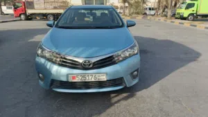 للبيع كورولا 2015 استخدام شخصي 2.0 نظيفة حدأ مطلوب 3000 قابل
