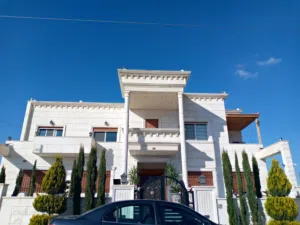 4 Bedrooms . 4 Bathrooms . 700 m21