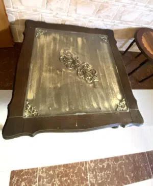 طاولة وسط لغرفة الضيوف