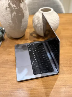 ماك بوك برو M1