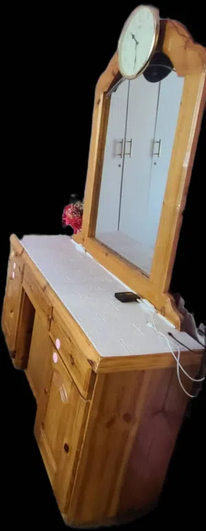 تسريحة و 2 كمدينو للبيع