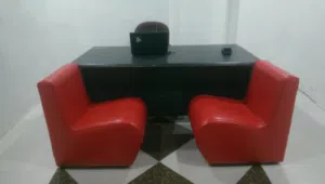 اثاث مكتبي متكامل مستخدم نظيف جدا