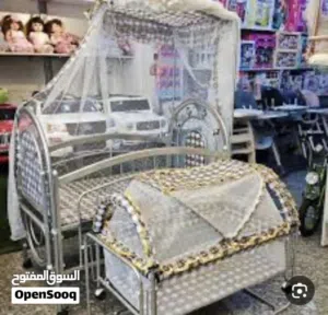 تخت بيبي مستعمل اقل من سنة فقط بحالة ممتازة