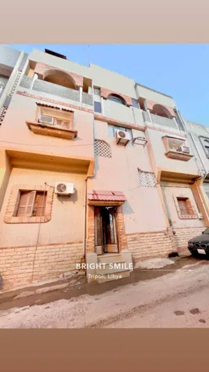 منزل للبيع مكون من 3 طوابق مفصولات كل دور بروحه  شارع حيوي