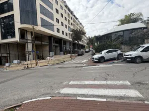 محل جديد للبيع شارع حيوي وتجاري