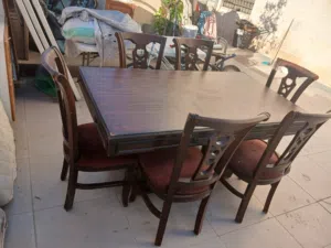طاولة للبيع