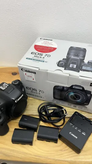 كاميرا كانون 7D Mark II