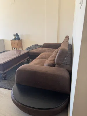 كنب امريكي شبه جديد مع الطاوله خشب زان ثقيل