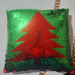 مخدة بلونين أخضر و احمر  coussin en 2 couleurs rouge et vert