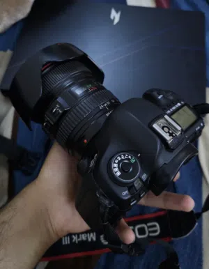 كاميرا كانون (( EOS 5D Mark III ))  + مع عدسة Canon EF 24-105mm f/4L IS USM