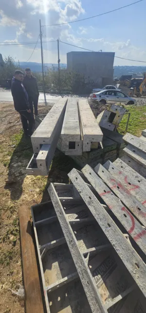 معدات للبيع