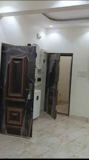 فرررصة الحقها،بيت كبير مستقل منظومة شمسية كبيرة ومكيفات وسط كل الخدمات في منطقة بئر احمد الجديدة
