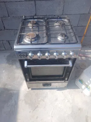 طباخ مستخدم شغال اربع عيون والفرن شغال