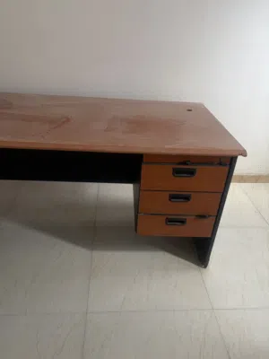 ميز دراسي ومكتبي