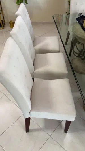 طاولة طعام