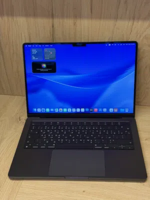 MacBook Pro. M3 Max-Chip. 36 RAM. 1 Terabytes. 14-inch