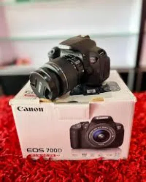 طقم كاميرة  Canon EOS 700D كامل بحالة الوكالة