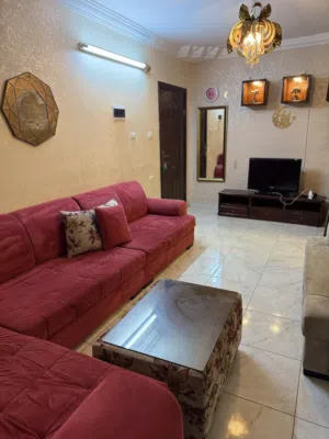 شقة مميزة هادئة و مفروشة مطلة على جامعة اليرموك بالقرب من البوابة الجنوبية