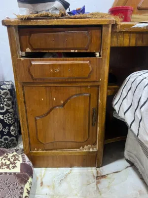 قرفه البيع نجاره عرقيه ميز تواليت كنتور متوزع على 3اقسام الاول خانتين كبار الثاني هم نفس الشي