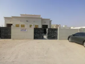 شقة للايجار في الدقم مكونة من 4 غرف