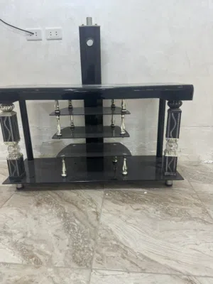 طاولة تلفزيون  اسود للبيع